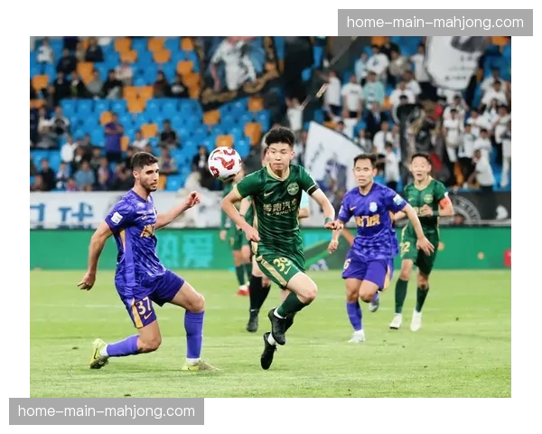 突发：由于天气原因，河南vs浙江的比赛下半场开球时间推迟15分钟