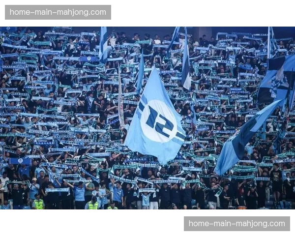 比赛因球迷抗议中断十分钟，法兰克福主场响起漫天嘘声